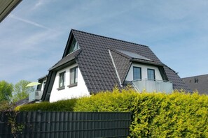 Unclassified image, 2 of 19, button