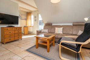 Fernseher, DVD-Player, Stereoanlage