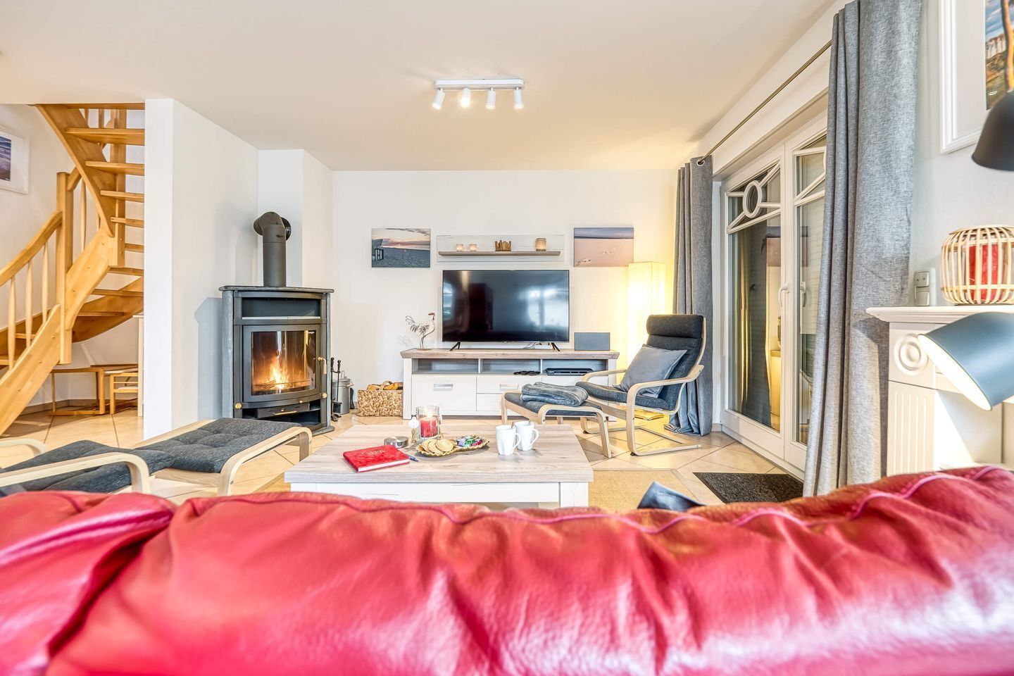 Fernseher, Kamin, DVD-Player, Stereoanlage
