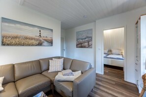 Unclassified image, 2 of 42, button