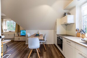 Fridge, oven, stovetop, dishwasher - Vacation apartment Klintum - pure idyll and very quiet (Oldsum)