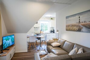 Unclassified image, 5 of 42, button