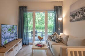 TV, bordtennis og stereoanlegg