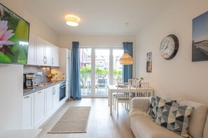 Unclassified image, 5 of 191, button