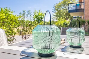 Unclassified image, 2 of 191, button