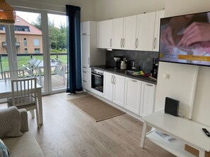 TV, table tennis, stereo