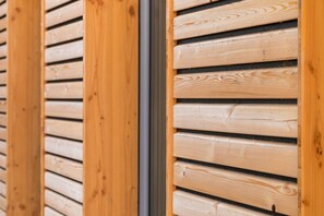 Unclassified image, 4 of 214, button