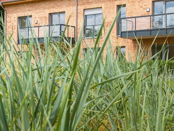 Unclassified image, 1 of 214, button