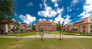 Unclassified image, 2 of 214, button