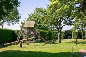 Children’s area - Vacation apartment Silbermöwe- Herrenhof Wrixum - Vacation in the historic (Wyk auf Föhr)