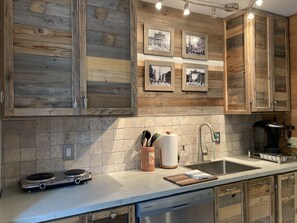 冰箱、微波炉、烤箱、炉灶