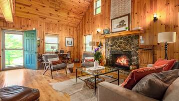 Smart TV, fireplace, books, stereo