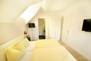 2 bedrooms, in-room safe, iron/ironing board, WiFi