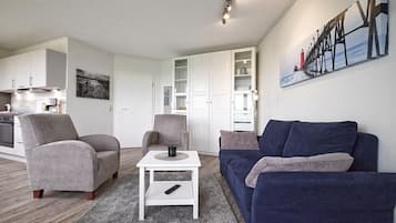 Fernseher, DVD-Player, Stereoanlage