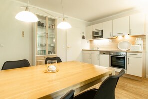 KylskÄp, mikrovÄgsugn, ugn och spishÀll