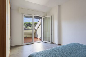 2 bedrooms, bed sheets