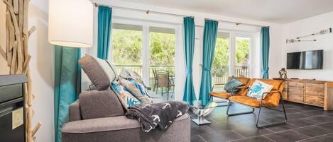 TV, DVD player, aparelho de som