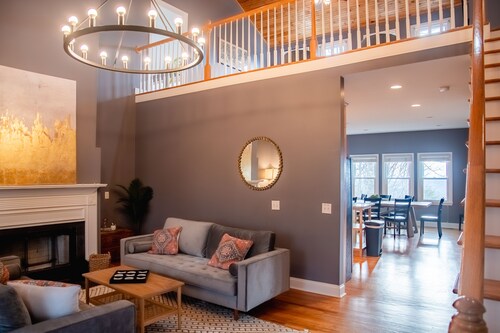 Mountain-View Retreat • 6BR • Game Room & Fire Pit • Close to wineries and hikes