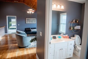 6 chambres, fer et planche à repasser, Wi-Fi gratuit, draps fournis