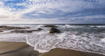 Paseo Del Mar - Close to world class beaches and walking distance to the ocean