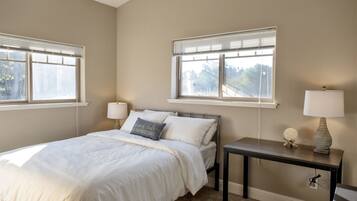 2 makuuhuonetta, työpöytä, ilmainen Wi-Fi