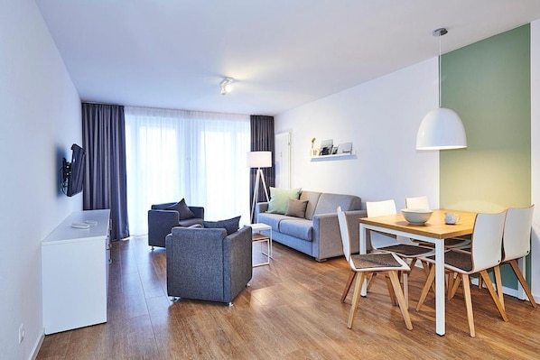 Fernseher, Stereoanlage