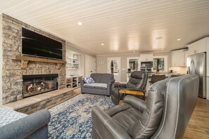 Smart TV, fireplace, ping pong, books