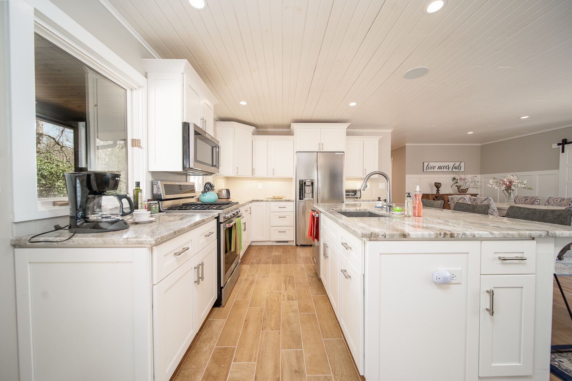 Frigorífic, microones, forn i placa de cuina 