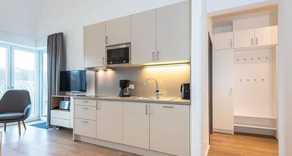 Apartment near the beach with sunny south-west-facing loggia, bathtub & sauna in the house!