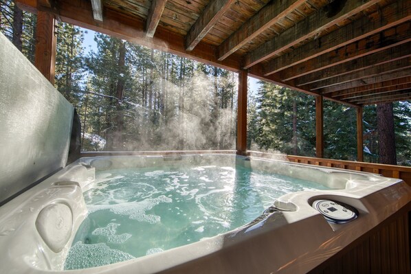 Outdoor spa tub