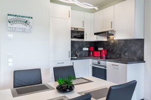 Fridge, microwave, oven, stovetop