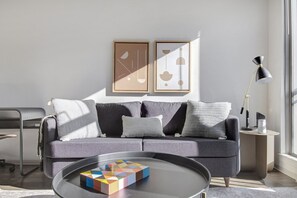 TV, stereo - Luxe 1B w/ W/D, Gym, Rooftop. Steps from T stop by Blueground (Somerville)