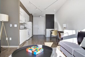 Fernseher, Stereoanlage