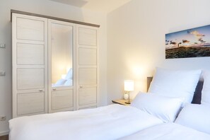 2 chambres, fer et planche à repasser, Wi-Fi, draps fournis