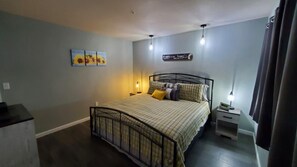 2 bedrooms, iron/ironing board, free WiFi, bed sheets - 1 Dog Ok~ Pools/Hot Tub~Bar-2 Kings~Modern Decor (Branson)