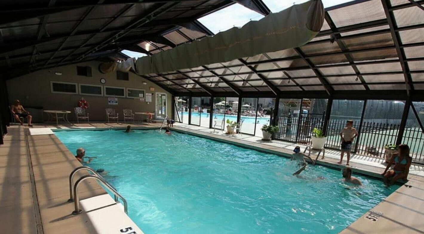 室內泳池、室外泳池