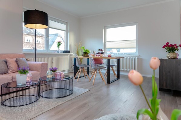 Unclassified image, 1 of 30, button