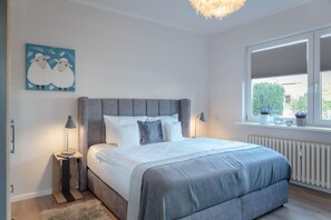 Unclassified image, 3 of 30, button