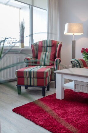 Unclassified image, 5 of 40, button