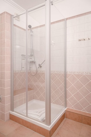 Shower, hair dryer, towels, soap - Möwennest in Strandstraße - Möwennest Westerland - Quiet, central & perfect (Sylt)