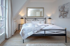 3 habitaciones, escritorio, tabla de planchar con plancha y wifi 