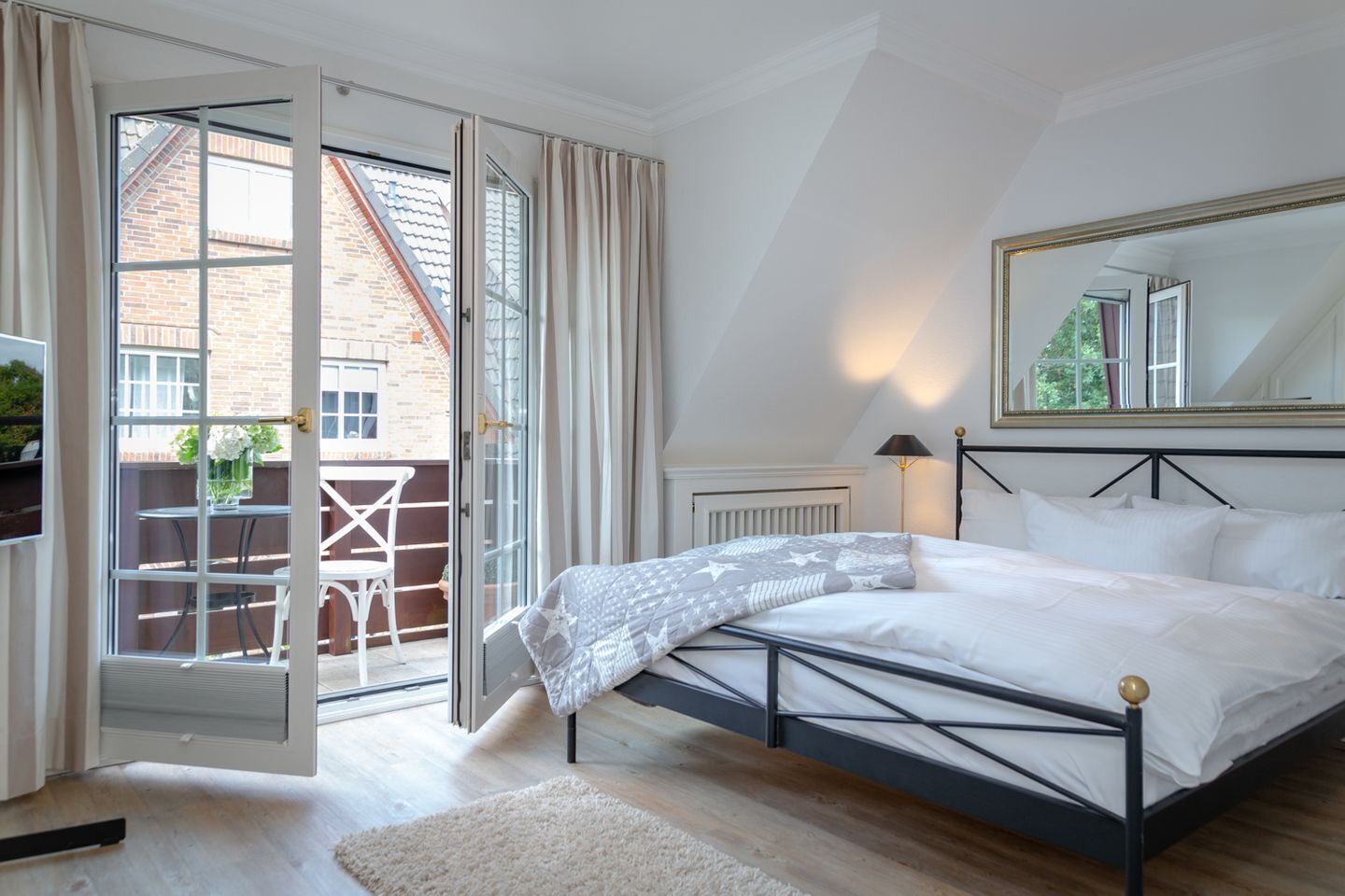 3 camere, una scrivania, ferro/asse da stiro, Wi-Fi