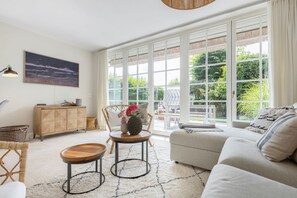 TV, video games, ping pong, stereo