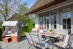 Unclassified image, 3 of 29, button