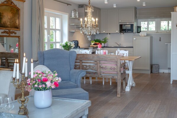 Unclassified image, 1 of 29, button