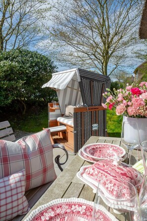 Unclassified image, 4 of 29, button