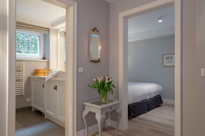 2 bedrooms, iron/ironing board, WiFi