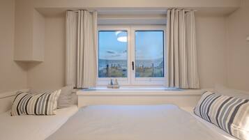 2 Schlafzimmer, Zimmersafe, Bügeleisen/Bügelbrett, WLAN