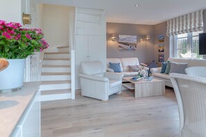 Unclassified image, 3 of 35, button