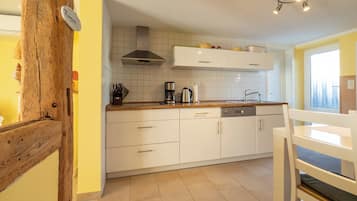 Kühlschrank, Ofen, Herdplatte, Geschirrspüler